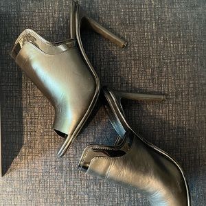 CALVIN KLEIN Mules 💖 GUC